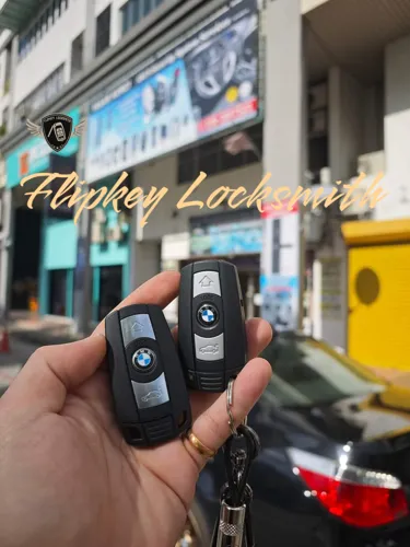 Car keys in front of the Flipkey Locksmith shop